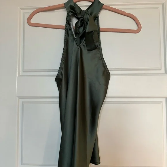 Halter Top LIKE NEW - Picture 6 of 7